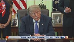 Quel volo militare per proteggere Trump