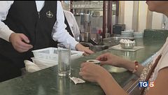 Acqua al ristorante, la metà è irregolare
