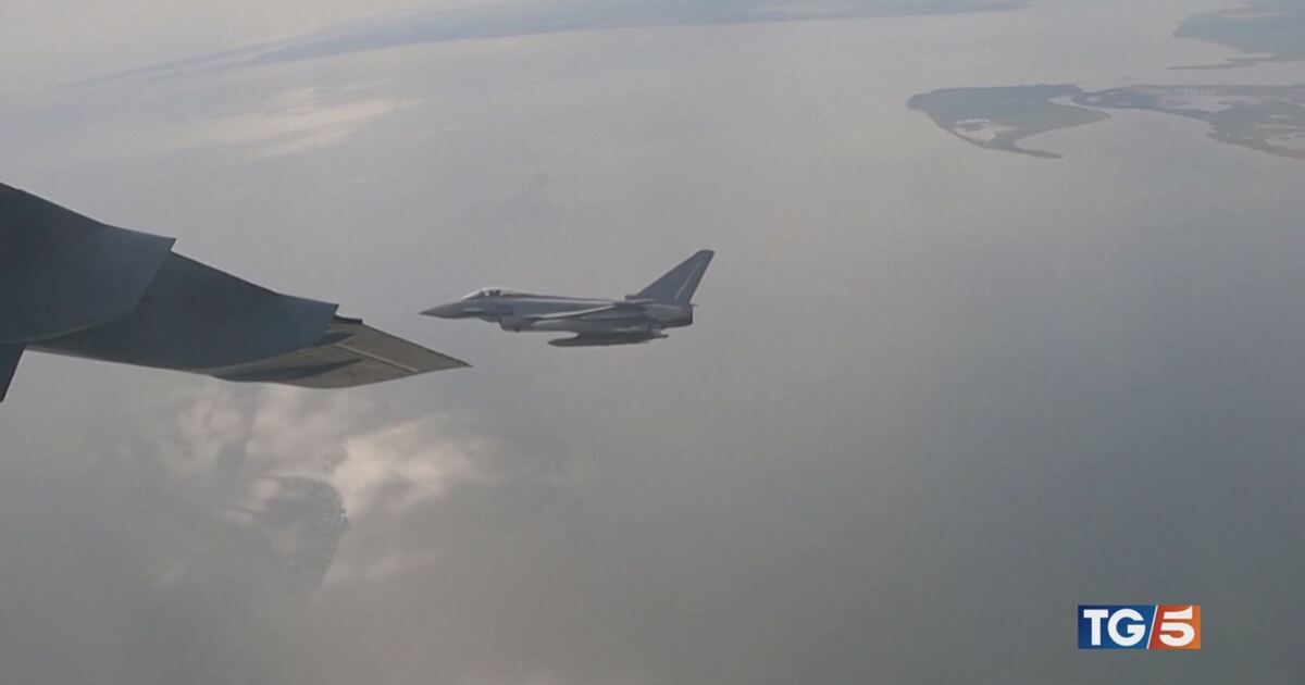 TG5: Riga, drone abbattuto da Eurofighter italiani Video | Mediaset ...