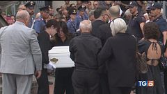 L'addio a Beatrice, quanta sofferenza