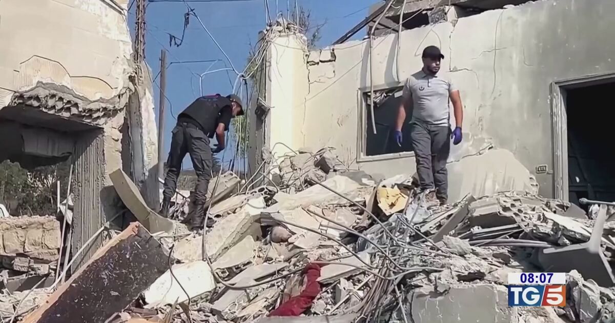 TG5: Raid nel sud del Libano, accuse reciproche Video | Mediaset Infinity