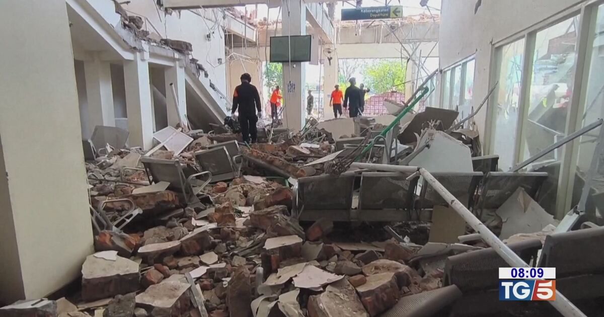 TG5: Trema ancora l'Indonesia, scossa di magnitudo 5.6 Video | Mediaset ...