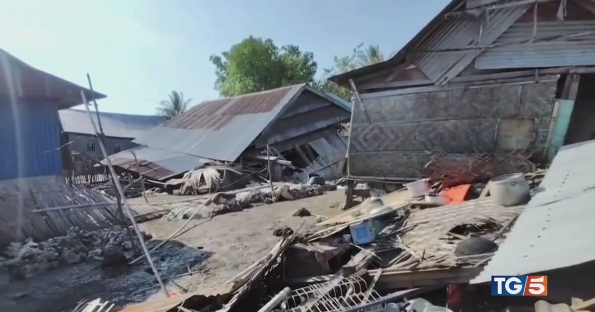 TG5: Indonesia, nuova scossa sfollati e devastazione Video | Mediaset ...