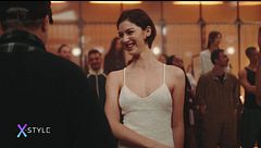 Gracie Abrams e la nuova fragranza di Chanel Coco Mademoiselle Crush Absolu