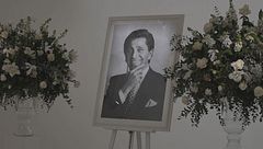 Valentino, il lungo abbraccio