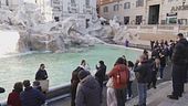 Fontana di Trevi , da oggi si paga