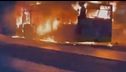 Si dà fuoco e fa strage sul bus