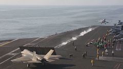 Trump, "Le navi attraversino Hormuz"