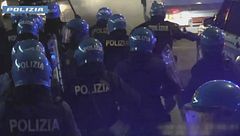 Cortei, alta tensione a Milano