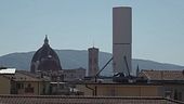 Cubi e cilindri, sfregio a Firenze