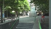 Milano, stuprata davanti agli amici
