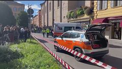 Auto sulla folla, terrore a Modena