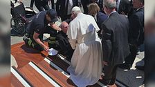 Sviene il prete, il Papa lo soccorre