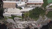 Positano bloccata da una frana