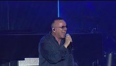 "Re" Gigi D'Alessio incanta Caserta