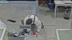 Banda del buco, 12 arresti