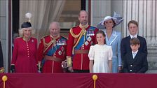 Uk, i reali al "Tropping the colour"