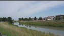 Uccide la zia e la getta nel fiume