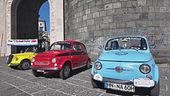 A Napoli sfilano le mitiche 500