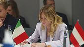 Sdegno bipartisan, "Offese indegne"