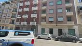 Strangola la figlia e si uccide