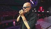 Max Pezzali, San Siro è un karaoke