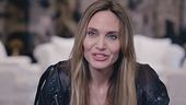 La frenesia delle sfilate in "Couture" con Angelina Jolie