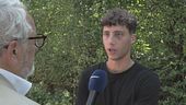 "Continuavano a picchiarlo a terra"
