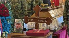 Mladic, in migliaia ai funerali