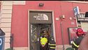 Paura a Roma, crollo in un negozio