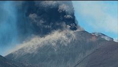 Catania, l'Etna ferma i voli