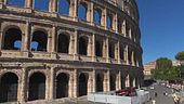 Cade dal Colosseo, muore operaio