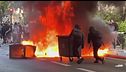 Gli studenti incendiano la Francia