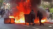 Gli studenti incendiano la Francia