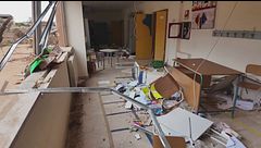 Marsala, dentro la scuola distrutta