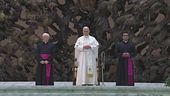 Il Papa verso il Gemelli, "È sereno"
