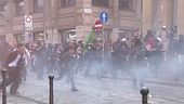 Un sabato di guerriglia a Milano