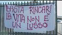 Rivolta tir, blocchi e negozi vuoti