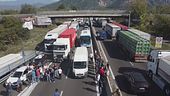 Via i blocchi, restano le code
