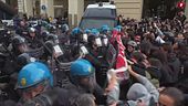 Scontri e fermi, la rabbia in piazza