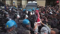 Scontri e fermi, la rabbia in piazza