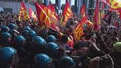 Cortei e scontri, decine i fermati