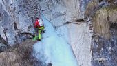 La scalata delle cascate di ghiaccio con alcune guide alpine