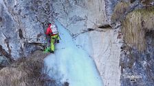 La scalata delle cascate di ghiaccio con alcune guide alpine