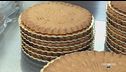 Una torta sottile a base di nocciole e burro