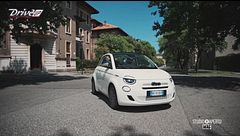 Fiat 500 Hybrid Cabrio Dolcevita, piacere di guida all'aria aperta