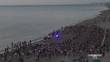 Alba sulla spiaggia tra le note di violino
