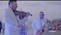 Alba sulla spiaggia tra le note di violino