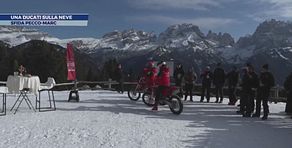 Una Ducati sulla neve