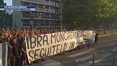Milan sotto assedio: la contestazione diventa globale